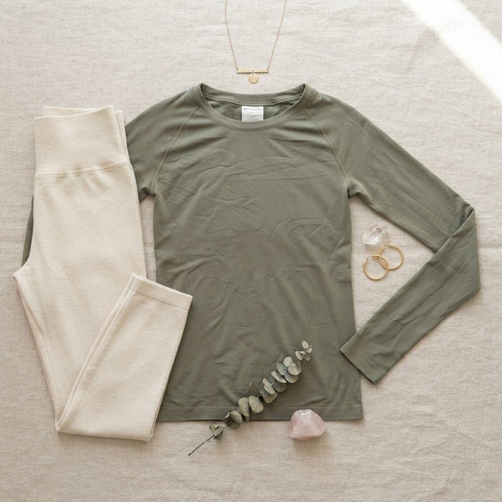 Athleta Momentum Long Sleeve Top Olive Green Seamless Thumbhole XS 530524